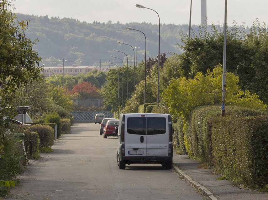 Bilar parkerade på bostadsgator. Foto: Tekniska förvaltningen, Mölndals stad