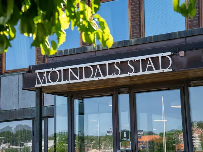 Entrén till Mölndals stads stadshus